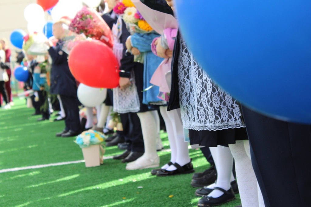 Мероприятия омск 1 сентября. Мероприятия омск 1 сентября. Школа 104 краснодар 1 сентября. Мероприятия омск 1 сентября. Школа 135 омск.