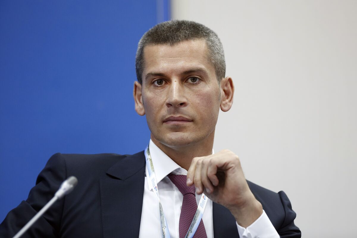Бывший участник списка Forbes Зиявудин Магомедов подал в Лондоне иск против &laquo;Транснефти&raquo;, &laquo;Росатома&raquo;, инвесткомпании TPG и почтового оператора из ОАЭ DP World почти на $14 млрд, пишет Bloomberg со ссы