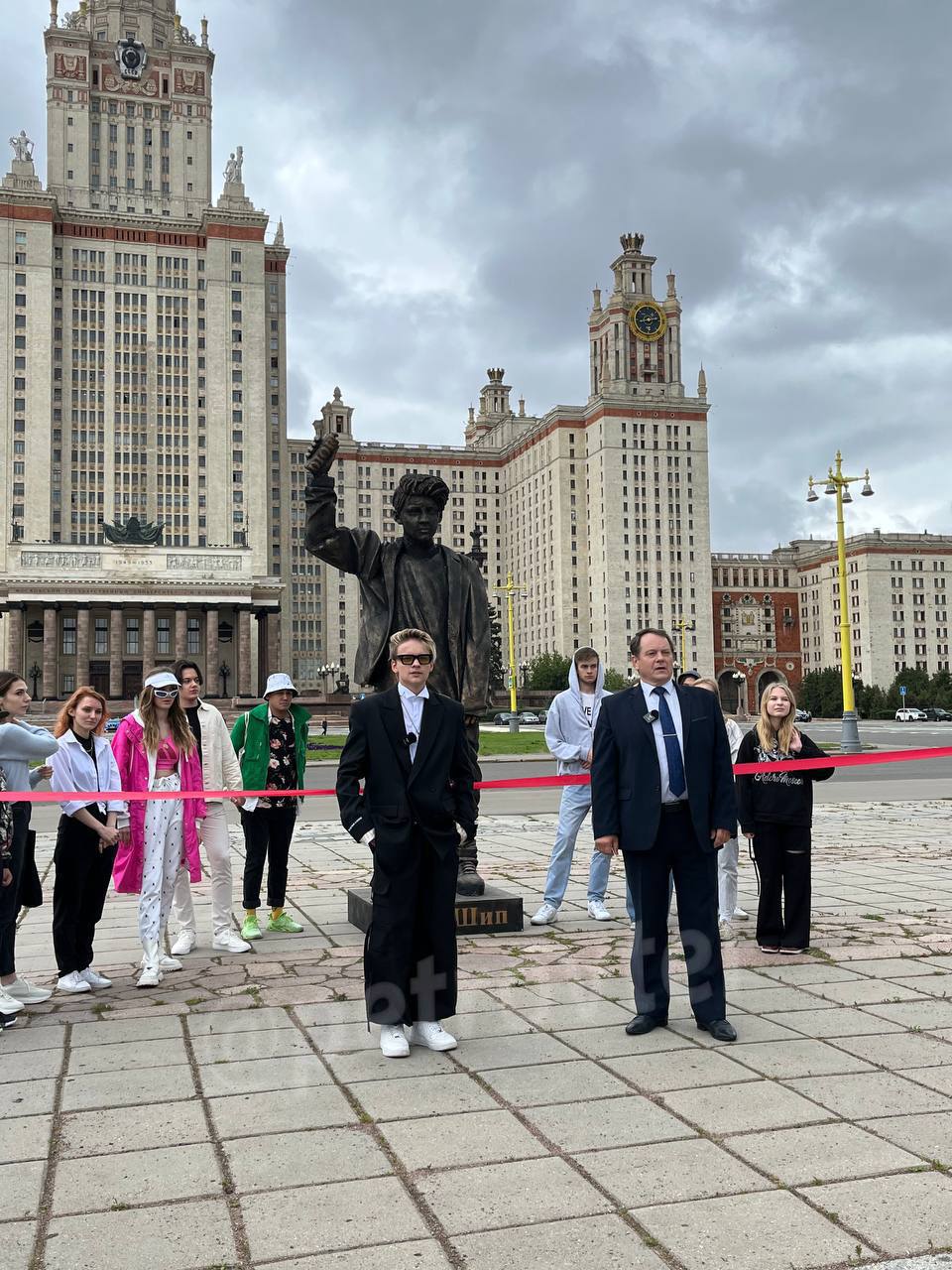 памятник егору гайдару в москве