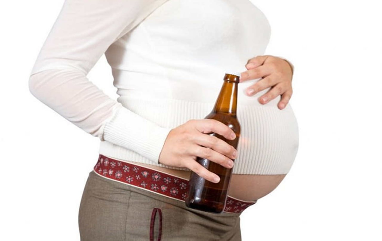Можно при беременности безалкогольное пиво. Алкоголь и беременность. Алкоголь и беременность картинки.