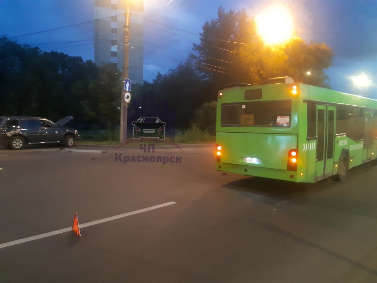 Пропусти автобус. Должен ли водитель пропускать автобус отъезжающий от остановки.