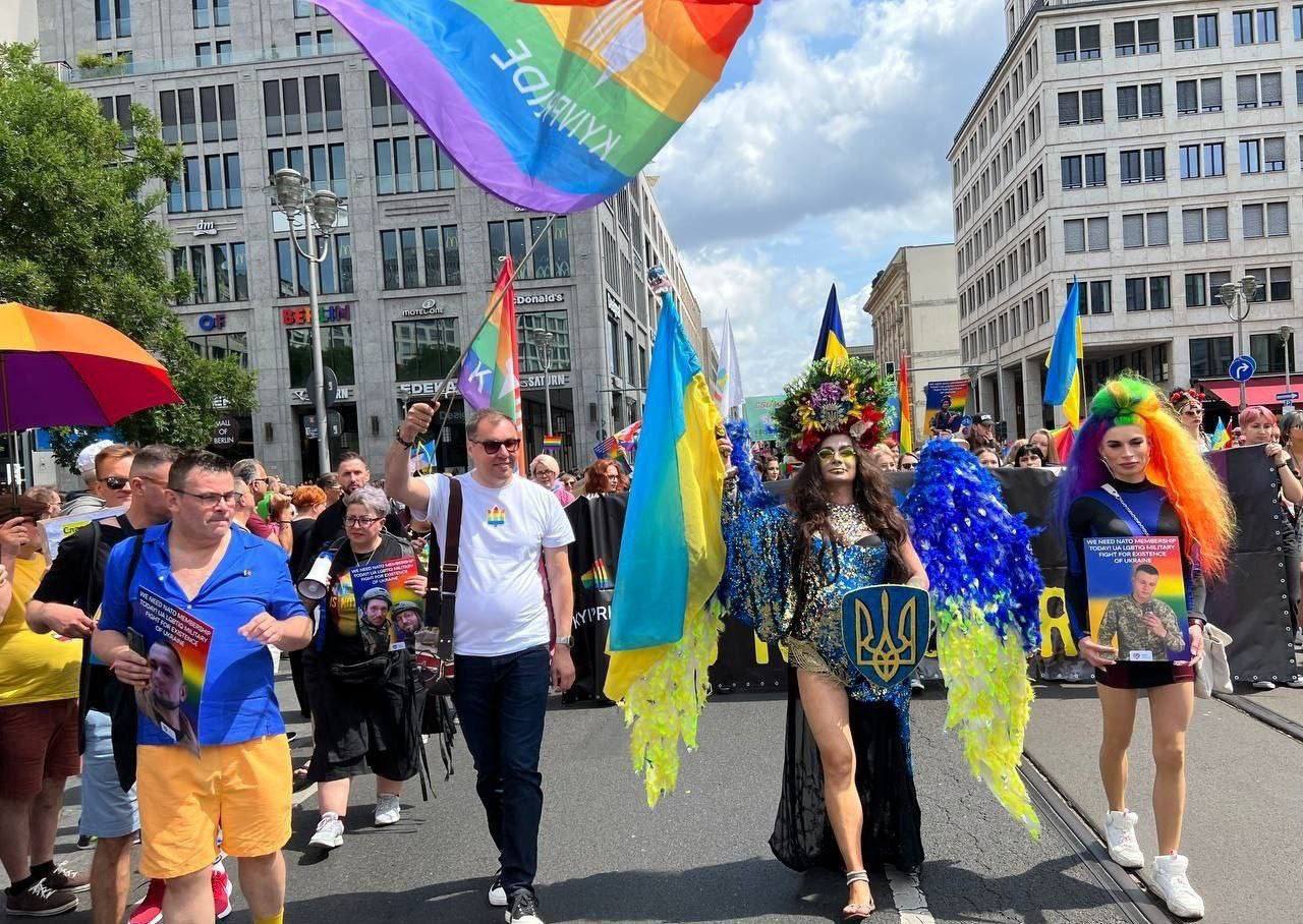 когда прошел гей парад на украине фото 13