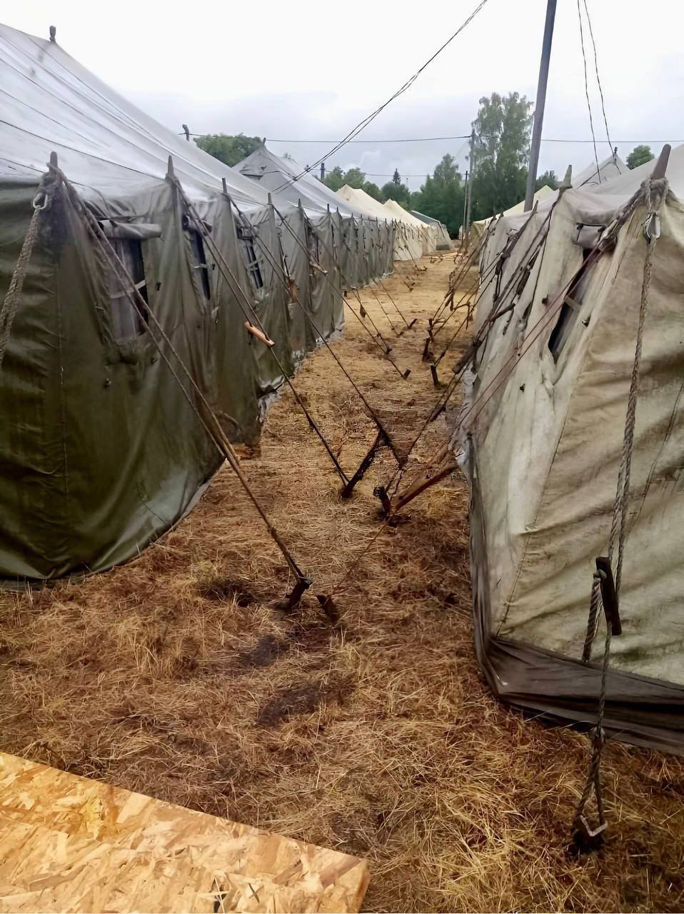 На фото база ЧВК &laquo;Вагнер&raquo;, расположенная близ населенного пункта Осиповичи в Могилевской области Беларуси