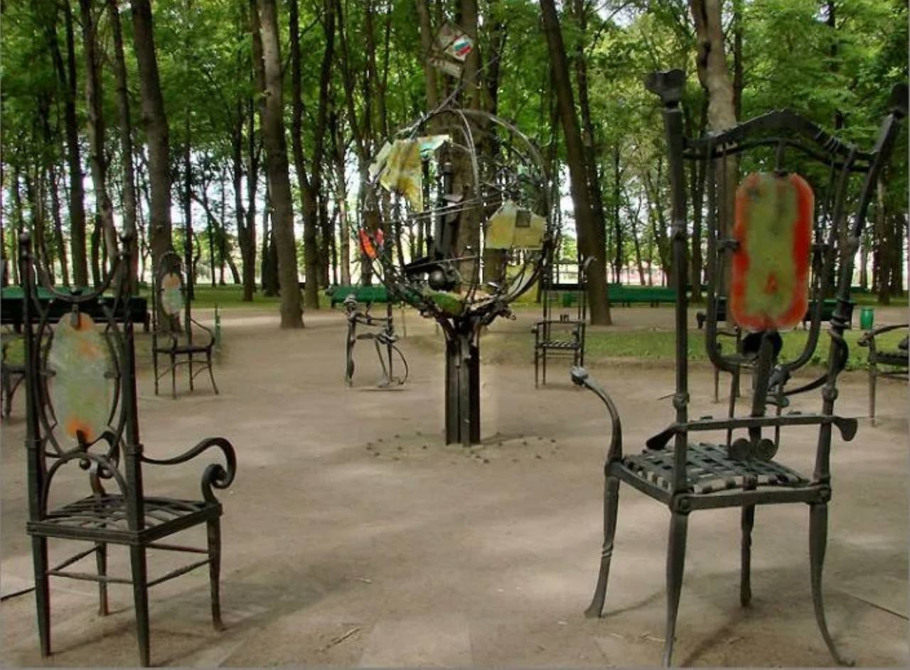 Петропавловская крепость стулья по кругу